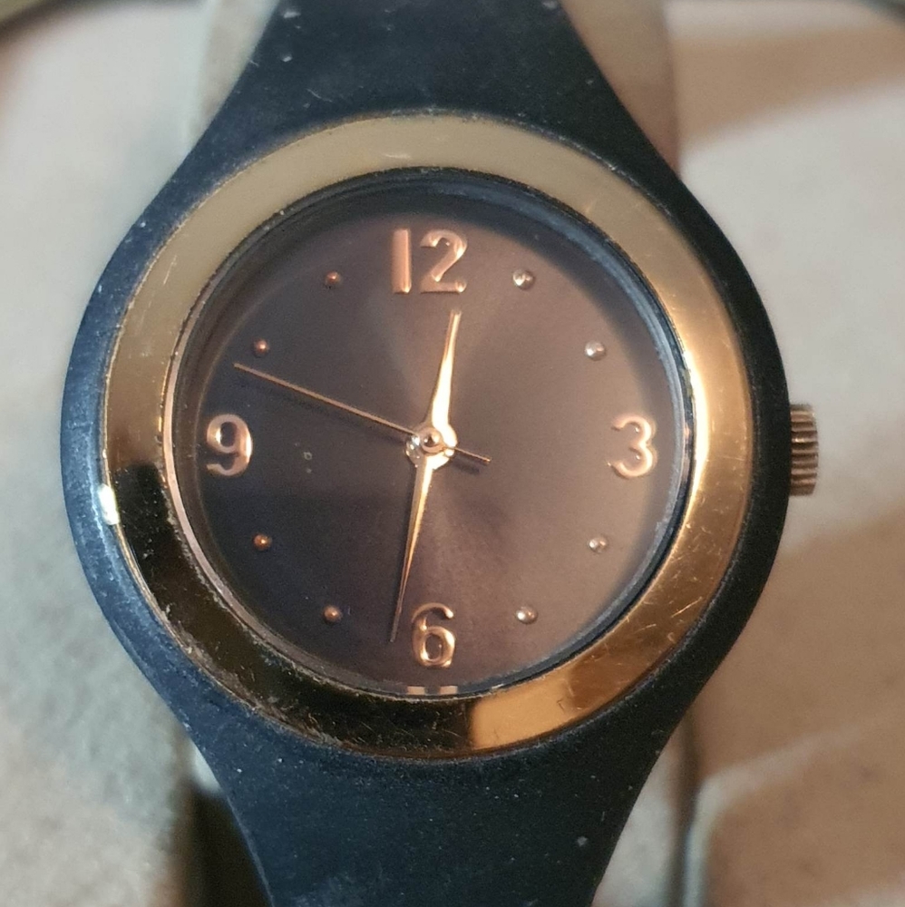 🦋10/$20🦋 Goldtone/Black Women's Watch